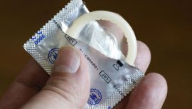 Hướng dẫn sử dụng bao cao su đúng cách – Bảo vệ an toàn khi quan hệ tình dục