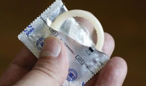 Hướng dẫn sử dụng bao cao su đúng cách – Bảo vệ an toàn khi quan hệ tình dục